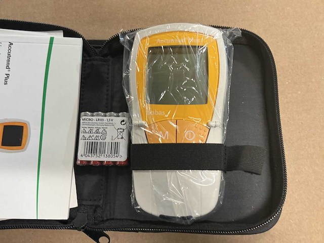 Cobas accutrend plus blood analyzer - afbeelding 2 van  4