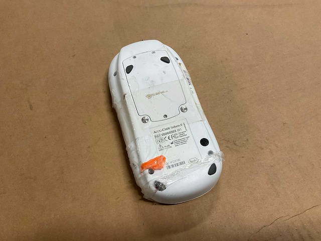Cobas inform ll bloedglucose meter - afbeelding 2 van  3