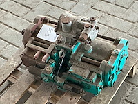 Cobelco hydrauliek pomp - afbeelding 1 van  4