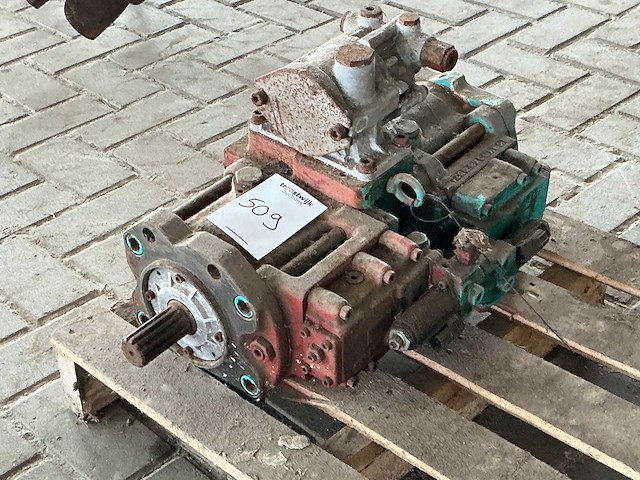Cobelco hydrauliek pomp - afbeelding 2 van  4