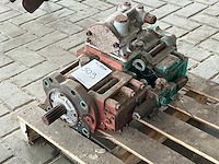 Cobelco hydrauliek pomp - afbeelding 2 van  4