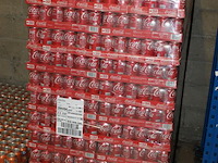 Coca cola. 99 trays a 24 blikken 0,33l. totaal 2376 blikken. tht 9-26. - afbeelding 2 van  3