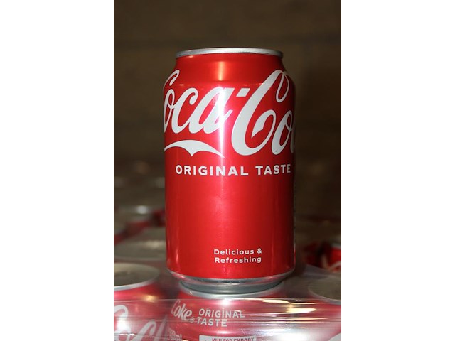 Coca cola. 99 trays a 24 blikken 0,33l. totaal 2376 blikken. tht 9-26. - afbeelding 3 van  3