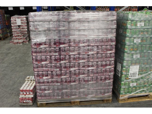 Coca cola cherry coke 0,33l. 99 trays a 24 stuks. totaal 2376 stuks. tht 8-26. - afbeelding 1 van  2