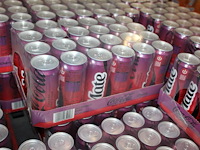 Coca cola cherry zero. 22 trays a 24 blikken 0,33l. totaal 528 blikken. tht 12-25. bod is inclusief 79,20 e... - afbeelding 2 van  2