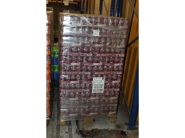Coca cola chery coke. 99 trays a 24 blikken 0,33l. totaal 2376 blikken. tht 7-26. - afbeelding 2 van  2