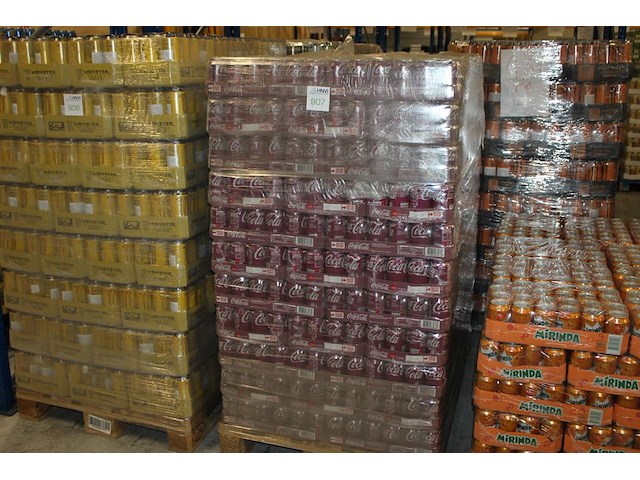 Coca cola chery coke. 99 trays a 24 blikken 0,33l. totaal 2376 blikken. tht 7-26. - afbeelding 1 van  2