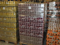 Coca cola chery coke. 99 trays a 24 blikken 0,33l. totaal 2376 blikken. tht 7-26. - afbeelding 1 van  2