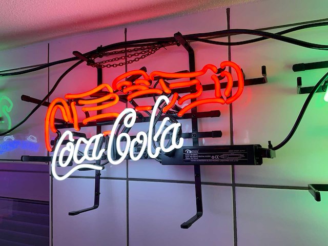 Coca cola glas neon decoratie - afbeelding 1 van  2