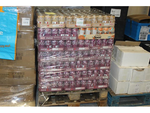 Coca cola in diverse smaken circa 1560 blikken met tht 2026. bod is inclusief 234 euro statiegeldwaarde - afbeelding 1 van  2