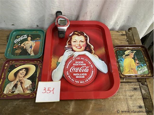 Coca cola items oa uurwerk - afbeelding 1 van  3