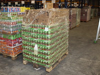Coca cola lime en maaza in 56 dozen en op 72 tray's in totaal 2176 pakken/blikken. tht oa 10-24 en 8-25. - afbeelding 1 van  2