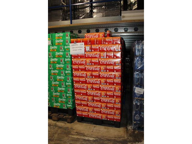 Coca cola orange cream. 208 trays a 12 blikken 0,33l. totaal 2496 blikken. tht 1-26. bod is inclusief 374,4... - afbeelding 2 van  3