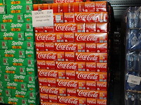 Coca cola orange cream. 208 trays a 12 blikken 0,33l. totaal 2496 blikken. tht 1-26. bod is inclusief 374,4... - afbeelding 2 van  3