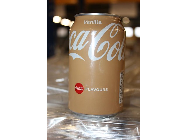 Coca cola vanilla. 99 trays a 24 blikken 0,33l. totaal 2376 blikken. tht 8-26. - afbeelding 3 van  3