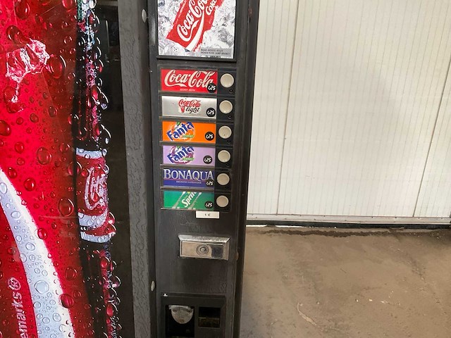 Coca cola verkoopautomaat - afbeelding 2 van  19
