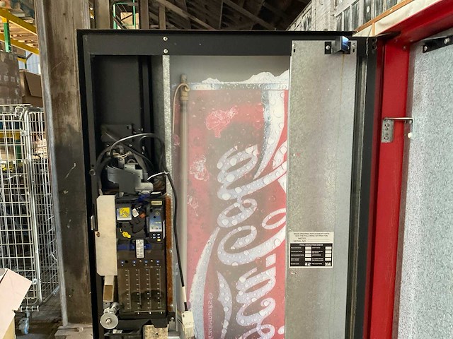Coca cola verkoopautomaat - afbeelding 4 van  19