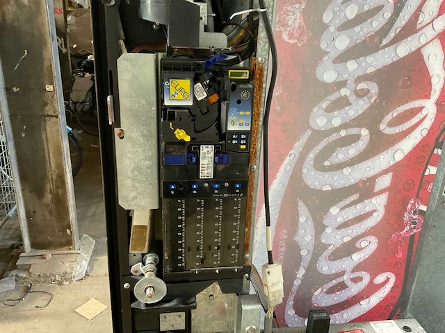 Coca cola verkoopautomaat - afbeelding 6 van  19