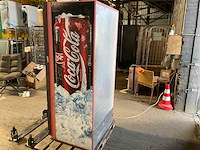 Coca cola verkoopautomaat - afbeelding 17 van  19