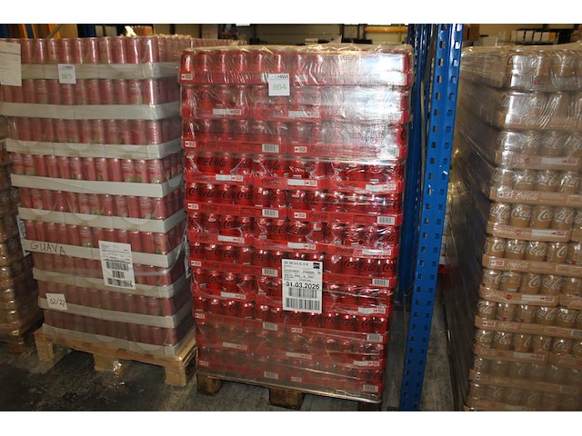 Coca cola zero. 99 trays a 24 blikken 0,33l. totaal 2376 blikken. tht 3-26. - afbeelding 1 van  2