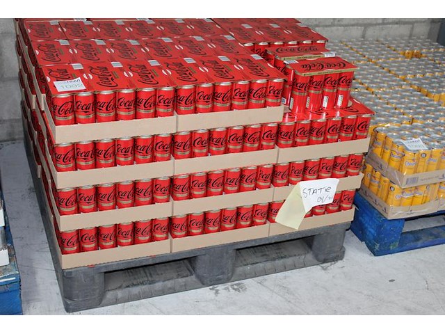 Coca cola zero caffeine vrij 1200 blikken met tht 1-2026. bod is inclusief 180 euro statiegeldwaarde - afbeelding 1 van  2