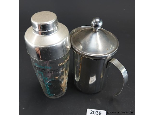 Cocktailshaker en melkopschuimer - afbeelding 4 van  5