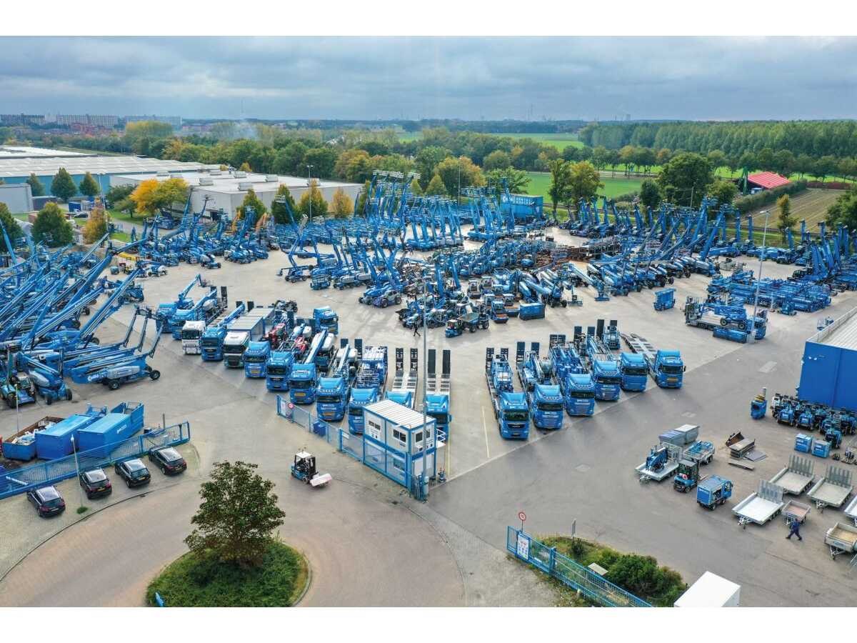 Collé ex-rental hoogwerkers, verreikers, schaarliften, heftrucks en voertuigen