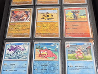 Collectie pokémon kaarten in vezamelmap, o.a. prismatic evolution & pitch black - afbeelding 4 van  16