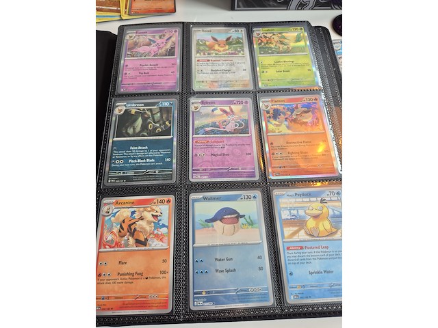 Collectie pokémon kaarten in vezamelmap, o.a. prismatic evolution & pitch black - afbeelding 6 van  16