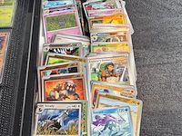 Collectie pokémon kaarten in vezamelmap, o.a. prismatic evolution & pitch black - afbeelding 8 van  16