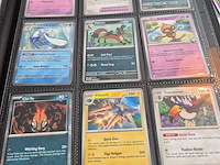 Collectie pokémon kaarten in vezamelmap, o.a. prismatic evolution & pitch black - afbeelding 11 van  16