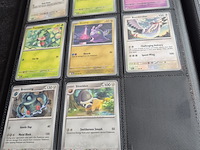 Collectie pokémon kaarten in vezamelmap, o.a. prismatic evolution & pitch black - afbeelding 12 van  16