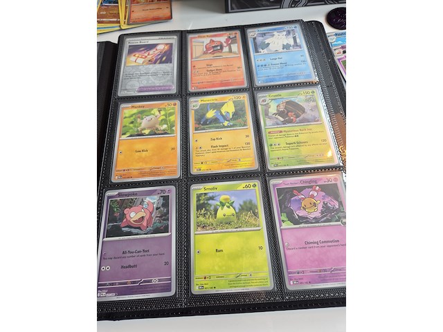 Collectie pokémon kaarten in vezamelmap, o.a. prismatic evolution & pitch black - afbeelding 15 van  16