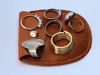 Collectie ringen van verschillende merken en materialen - afbeelding 3 van  5