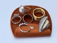 Collectie ringen van verschillende merken en materialen - afbeelding 4 van  5