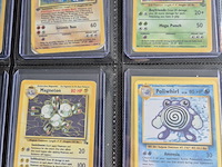 Collectie vintage en moderne pokémon kaarten, o.a. charizard, blastoise & venusaur - afbeelding 2 van  20