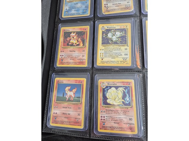 Collectie vintage en moderne pokémon kaarten, o.a. charizard, blastoise & venusaur - afbeelding 3 van  20