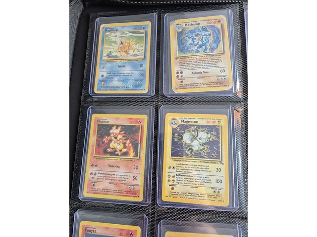 Collectie vintage en moderne pokémon kaarten, o.a. charizard, blastoise & venusaur - afbeelding 4 van  20