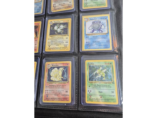 Collectie vintage en moderne pokémon kaarten, o.a. charizard, blastoise & venusaur - afbeelding 6 van  20