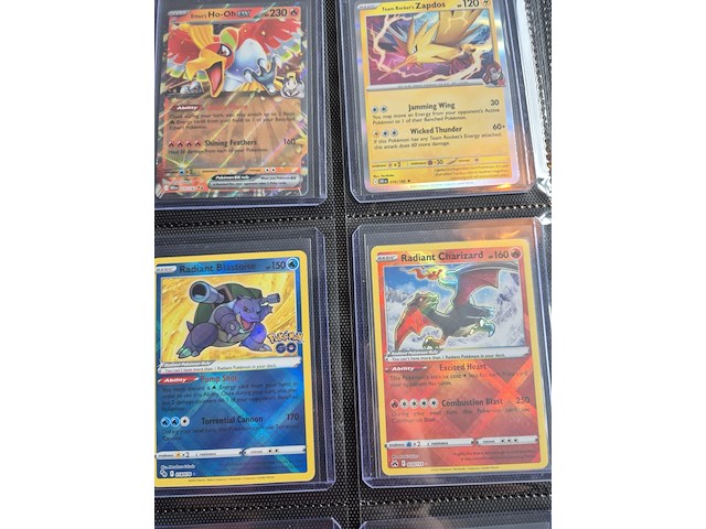 Collectie vintage en moderne pokémon kaarten, o.a. charizard, blastoise & venusaur - afbeelding 15 van  20
