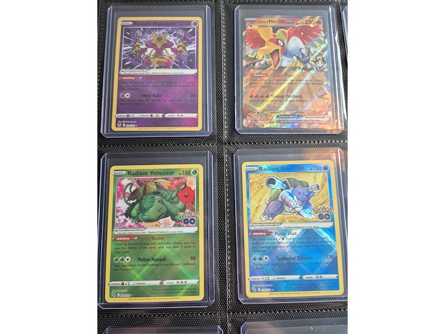 Collectie vintage en moderne pokémon kaarten, o.a. charizard, blastoise & venusaur - afbeelding 16 van  20