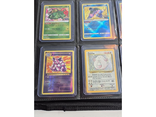Collectie vintage en moderne pokémon kaarten, o.a. charizard, blastoise & venusaur - afbeelding 18 van  20