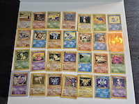 Collectie vintage pokémon kaarten, o.a. holo's & first editions