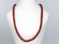 Collier van bloedkoraal met gouden sluiting - afbeelding 2 van  7