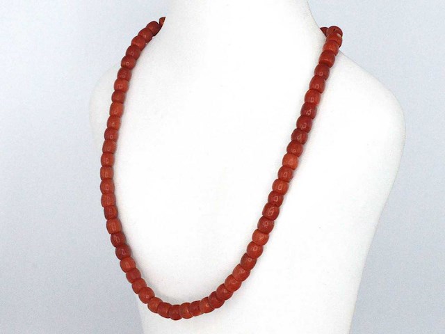Collier van bloedkoraal met gouden sluiting - afbeelding 4 van  7