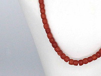Collier van bloedkoraal met gouden sluiting - afbeelding 5 van  7