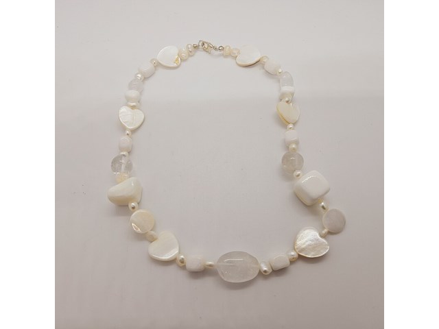 Collier witte jade, zoetwater parels, gepolijst parelmoer en kristallen - afbeelding 1 van  5