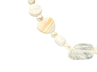 Collier witte jade, zoetwater parels, gepolijst parelmoer en kristallen - afbeelding 2 van  6