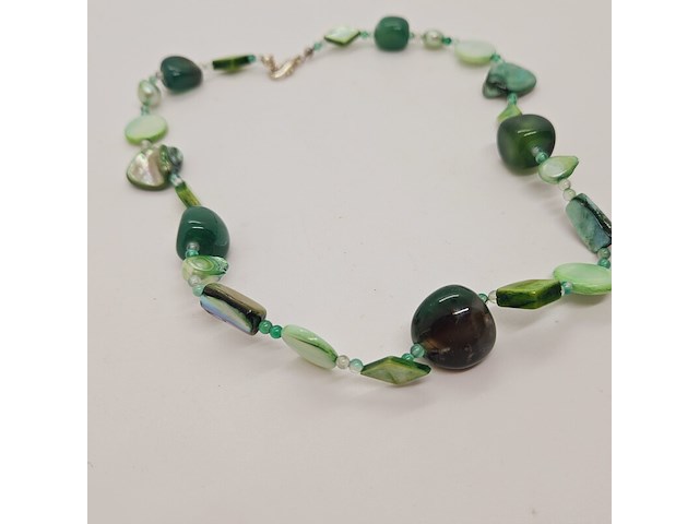 Collier zoetwater parels, gepolijst parelmoer en amber - afbeelding 2 van  4