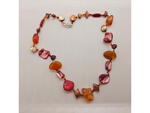 Collier zoetwater parels, gepolijst parelmoer en amber - afbeelding 1 van  4